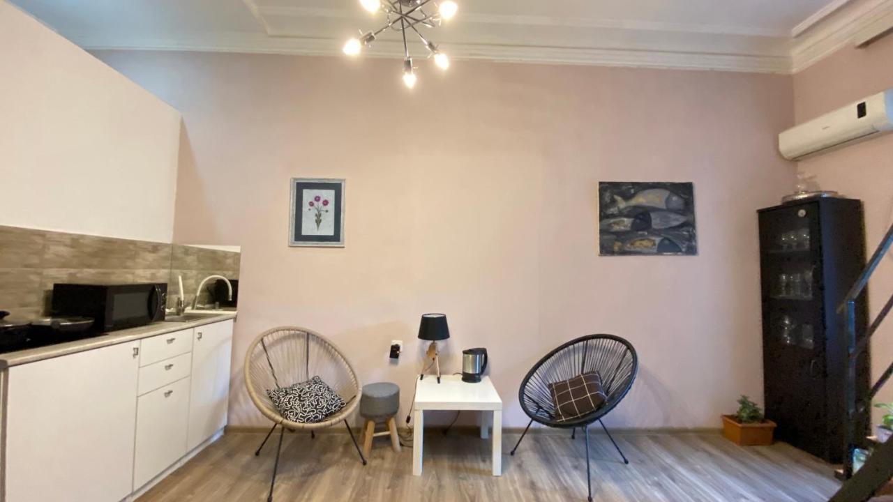 Art Apartment In Kala Tbilisi Historic District Exterior photo
